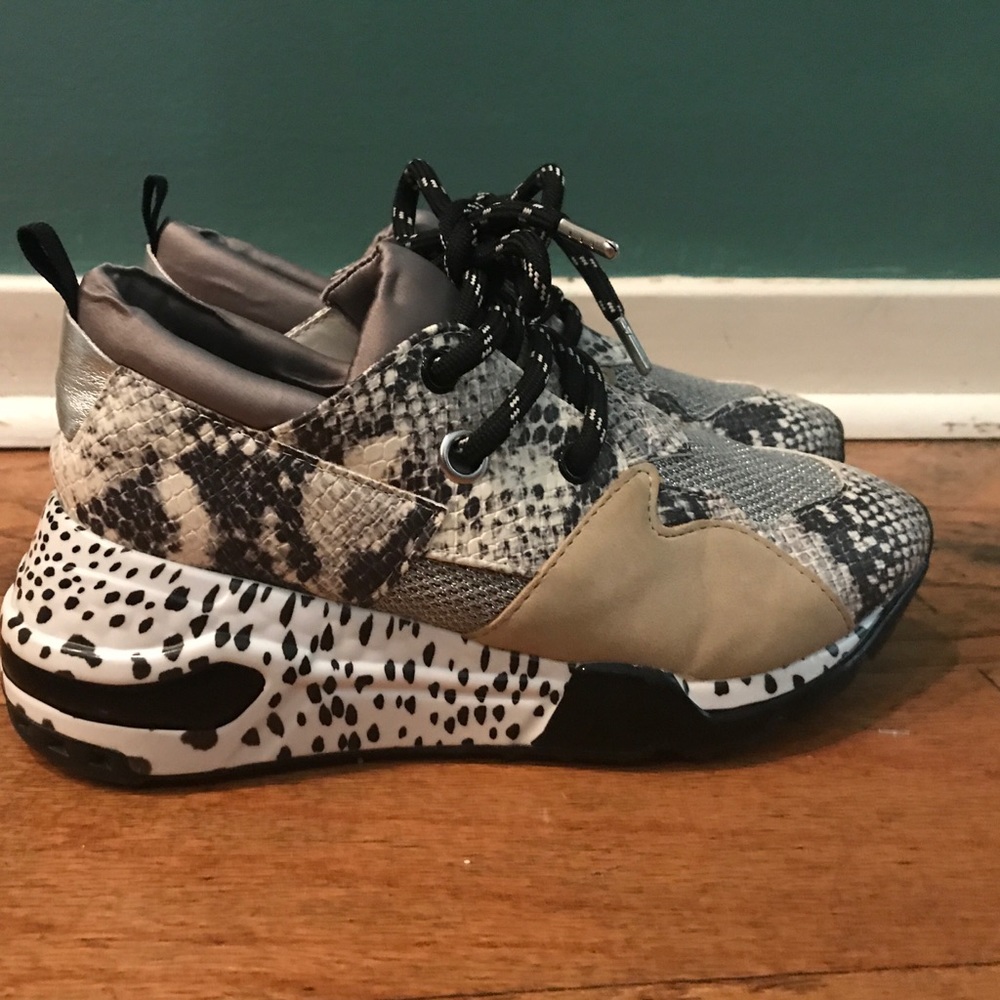 Steve Madden animal print sneakers size 6.5